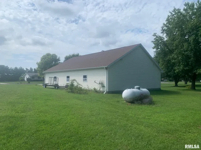 $344,000 | 1100 Heritage Drive, Jacksonville, IL 62650