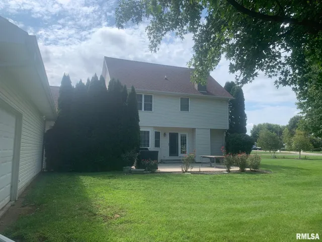 $344,000 | 1100 Heritage Drive, Jacksonville, IL 62650