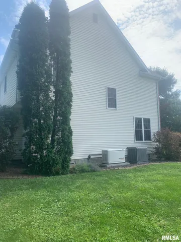 $344,000 | 1100 Heritage Drive, Jacksonville, IL 62650