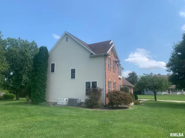 $344,000 | 1100 Heritage Drive, Jacksonville, IL 62650