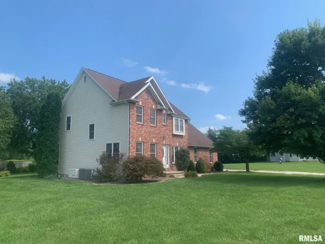 $344,000 | 1100 Heritage Drive, Jacksonville, IL 62650