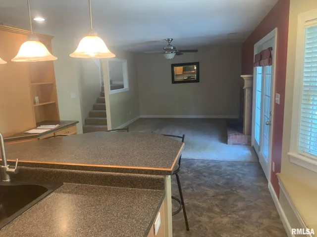 $344,000 | 1100 Heritage Drive, Jacksonville, IL 62650