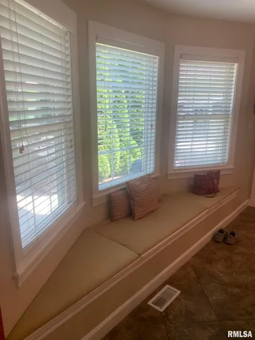 $344,000 | 1100 Heritage Drive, Jacksonville, IL 62650