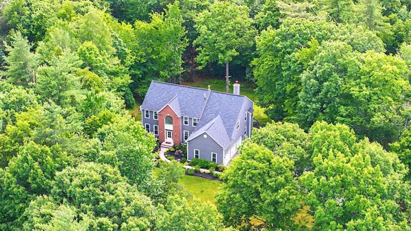 $1,250,000 | 52 The Flume, Amherst, NH 03031