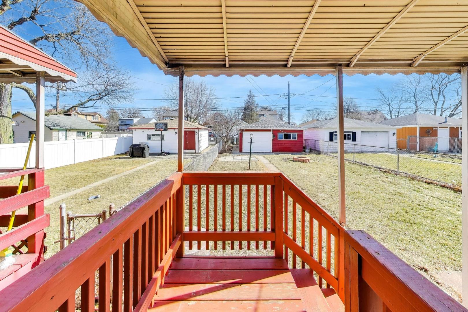 4023 Oak Avenue Brookfield, IL 60513 - Photo 14 of 17 a view of a balcony with staircase