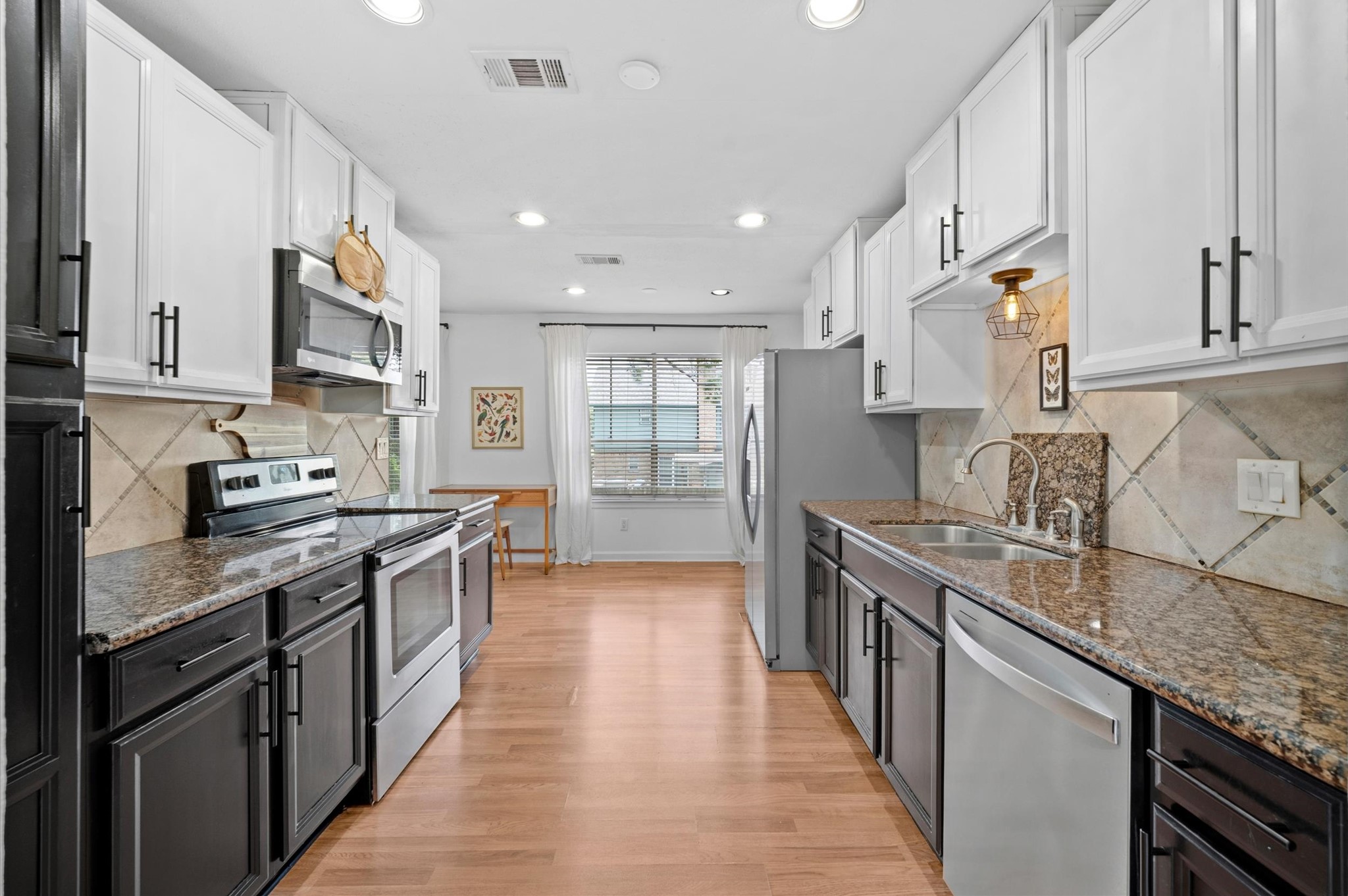 2715 Wood River Road Spring, TX 77373 - Photo 9 of 39 2 tone cabinets plus stainless steel appliances!