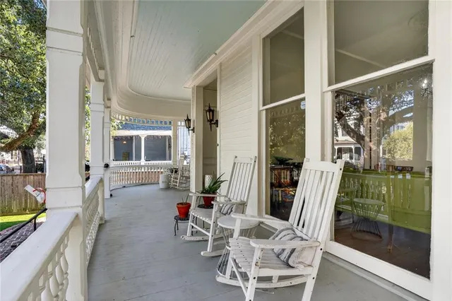 $1,485,000 | 2520 Magazine Street, New Orleans, LA 70130