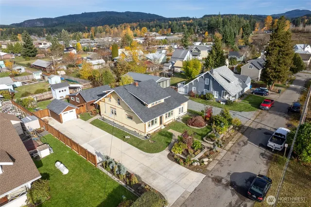 $630,000 | 202 Prospect Street East, Eatonville, WA 98328