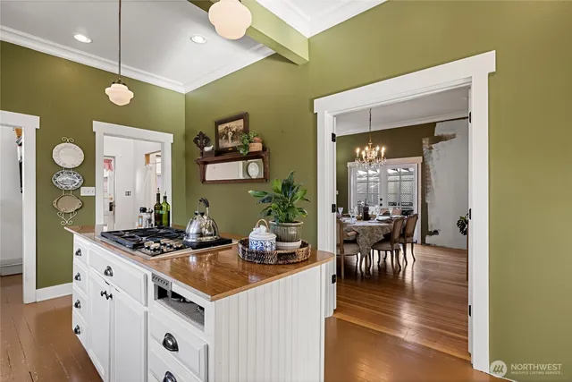 $630,000 | 202 Prospect Street East, Eatonville, WA 98328