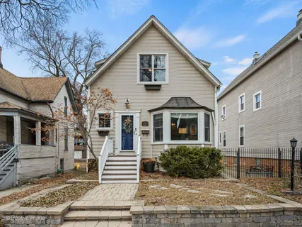 $1,050,000 | 2124 West Eastwood Avenue, Chicago, IL 60625