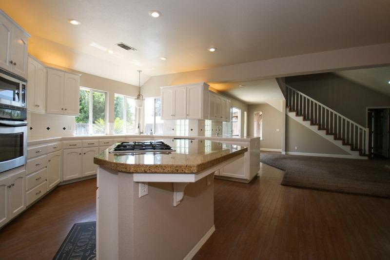 291 North Kings Drive Reedley, CA 93654 - Photo 12 of 83 11