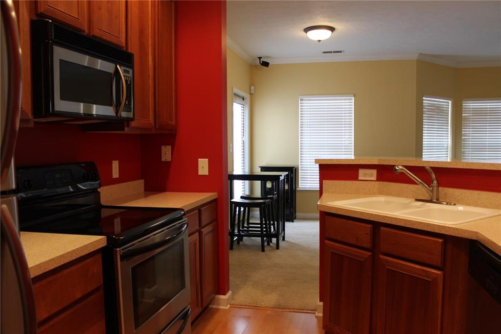 1136 Shadow Ridge Road Indianapolis, IN 46280 - Photo 5 of 19