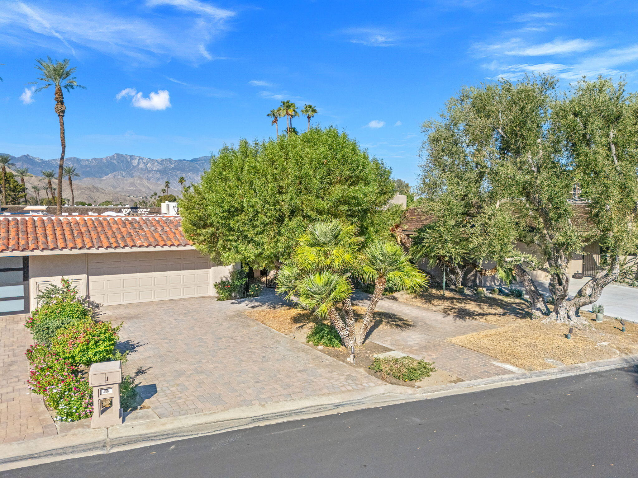10 Whittier Court Rancho Mirage, CA 92270 - Photo 2 of 88 2-web-or-mls-DJI_20250923092720_0028_D