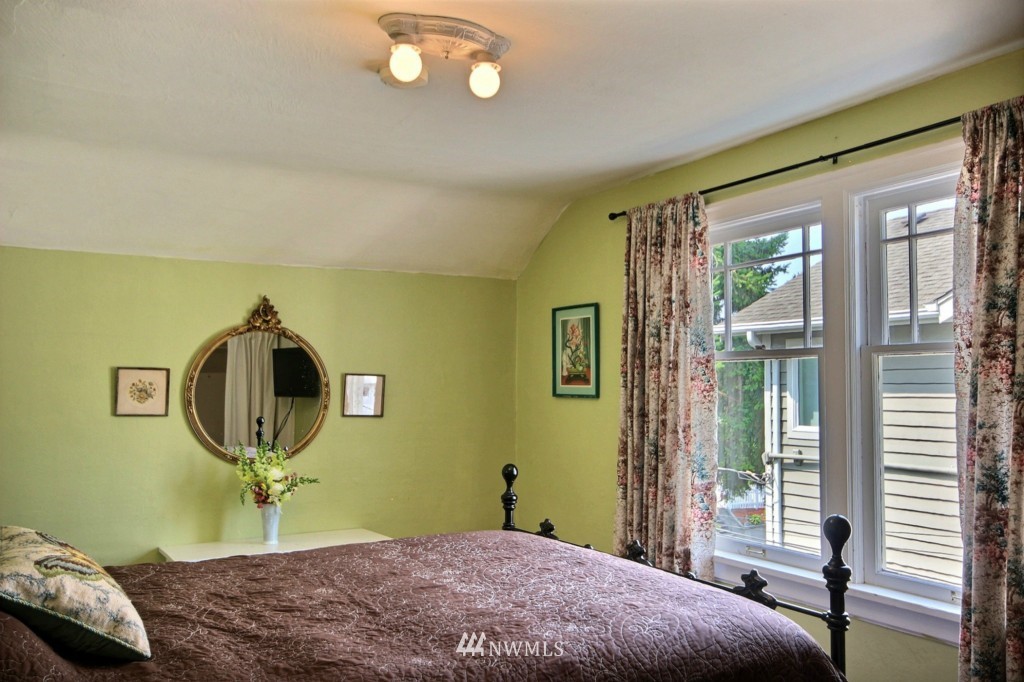 4754 Southwest Eddy Street Seattle, WA 98136 - Photo 13 of 25 Gallery Image 13
