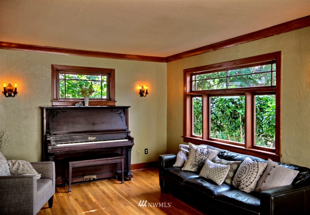 4754 Southwest Eddy Street Seattle, WA 98136 - Photo 4 of 25 Gallery Image 4