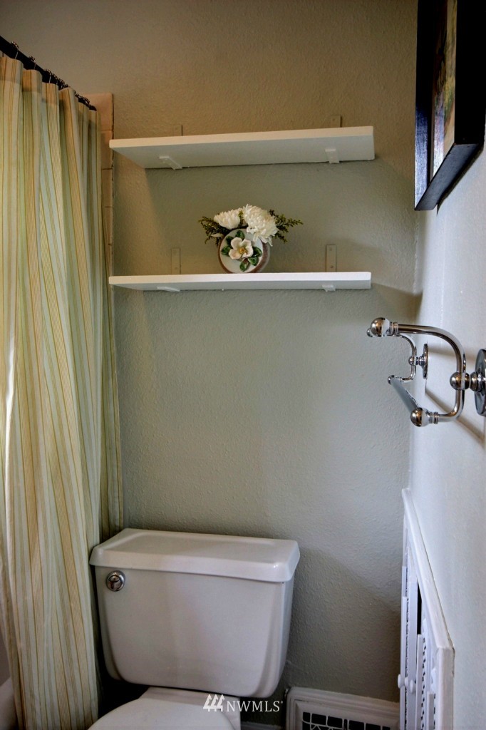 4754 Southwest Eddy Street Seattle, WA 98136 - Photo 9 of 25 Gallery Image 9