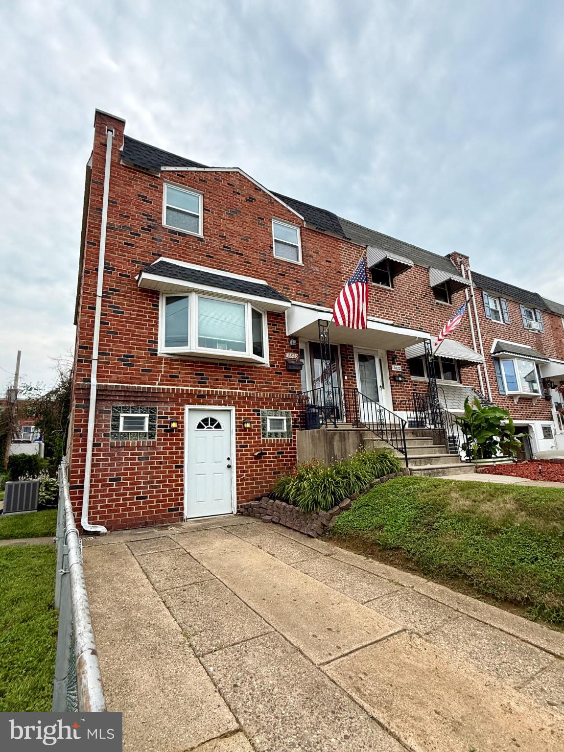 12820 Elnora Road Philadelphia, PA 19154 - Photo 4 of 31 Charming brick home with classic appeal.