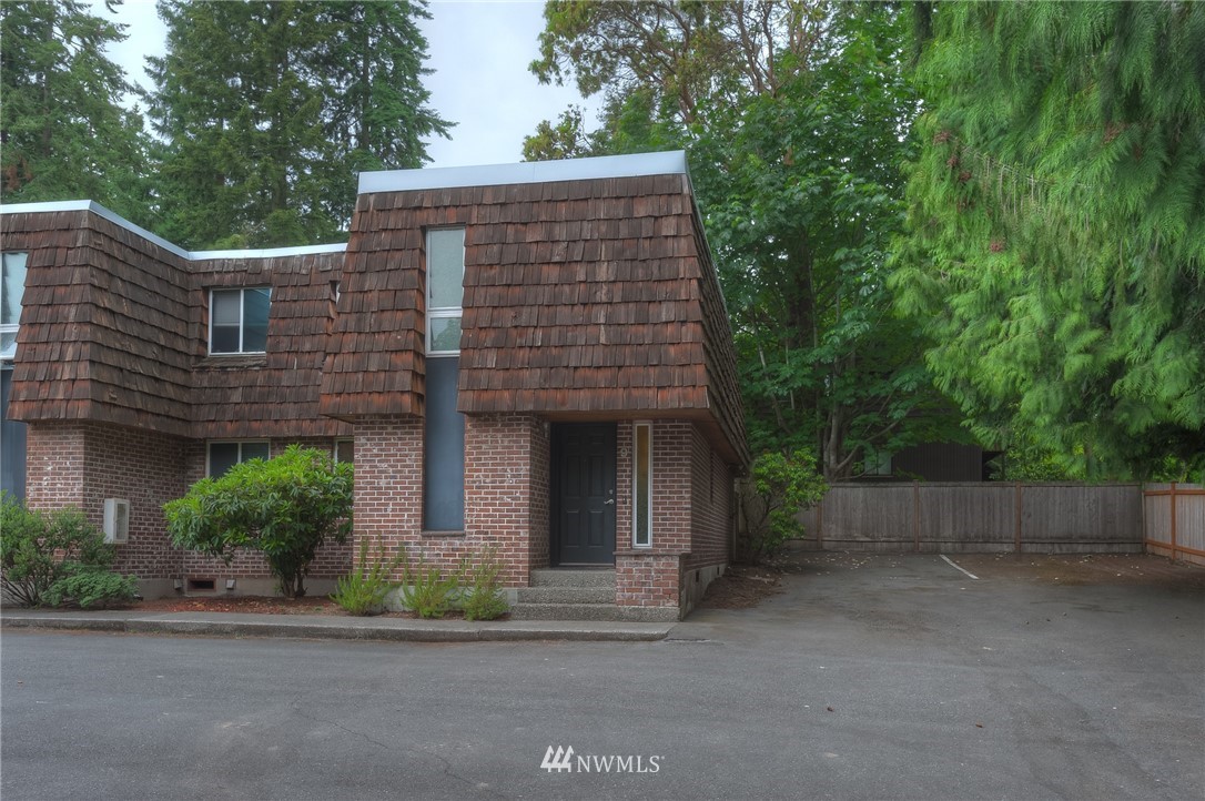 9025 236th Street Southwest, Unit 9 Edmonds, WA 98026 - Photo 1 of 15 Gallery Image 1