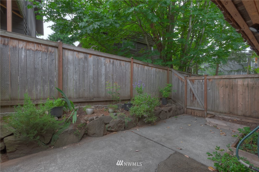 9025 236th Street Southwest, Unit 9 Edmonds, WA 98026 - Photo 2 of 15 Gallery Image 2