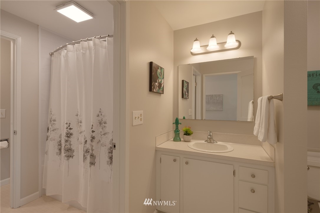 9025 236th Street Southwest, Unit 9 Edmonds, WA 98026 - Photo 13 of 15 Gallery Image 13