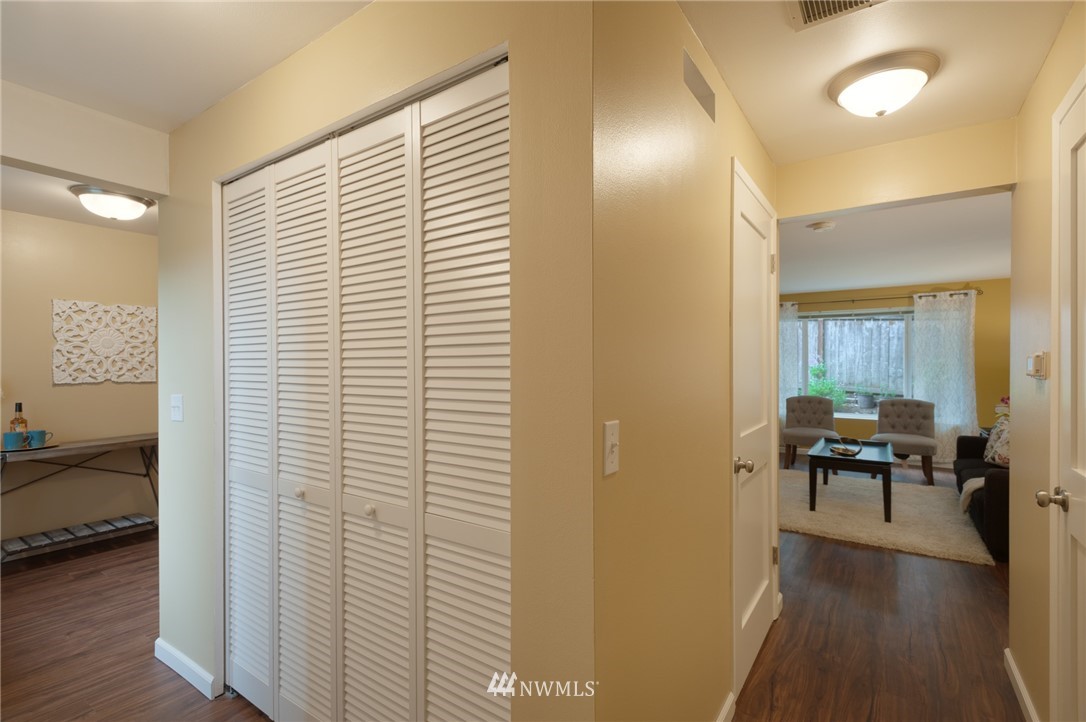 9025 236th Street Southwest, Unit 9 Edmonds, WA 98026 - Photo 3 of 15 Gallery Image 3