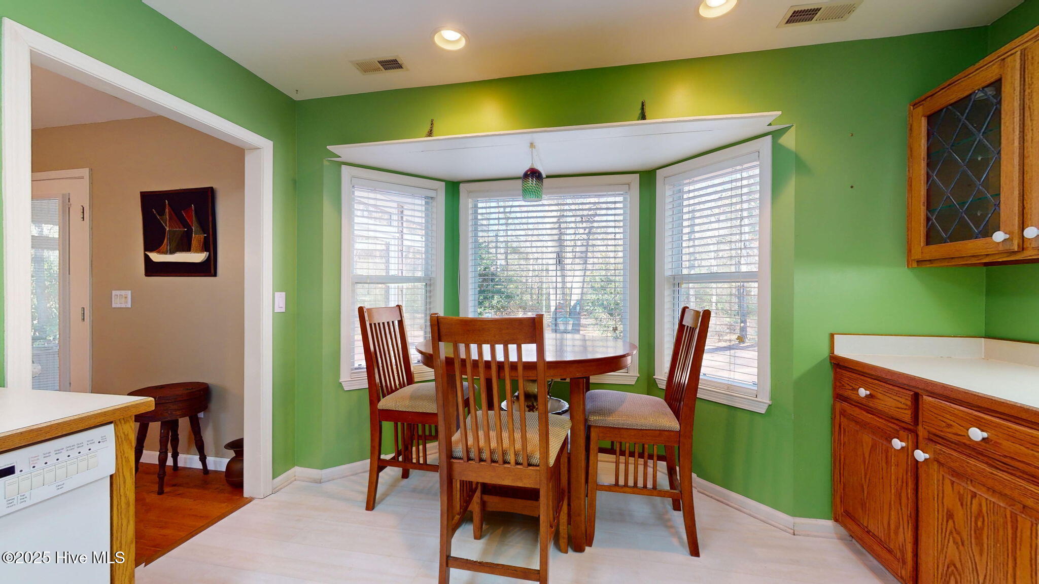 551 Deer Run Road New Bern, NC 28562 - Photo 13 of 33 Breakfast Nook