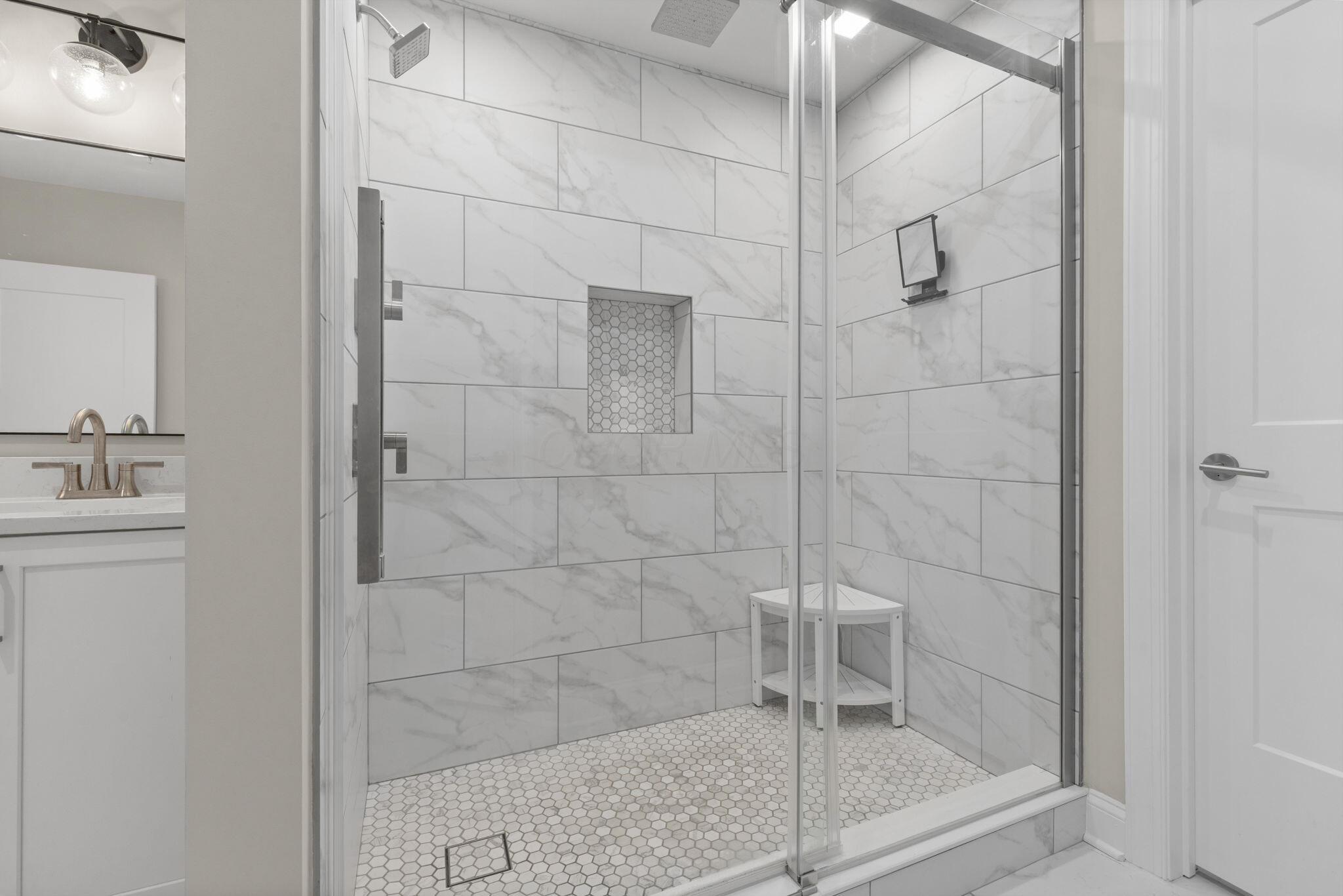 5211 Highpointe Lakes Drive, Unit 7402 Westerville, OH 43081 - Photo 24 of 43 Primary Ensuite