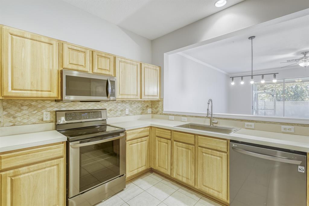 4908 Pond Ridge Drive Riverview, FL 33578 - Photo 5 of 23