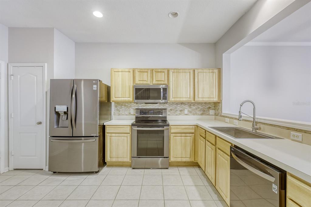 4908 Pond Ridge Drive Riverview, FL 33578 - Photo 7 of 23