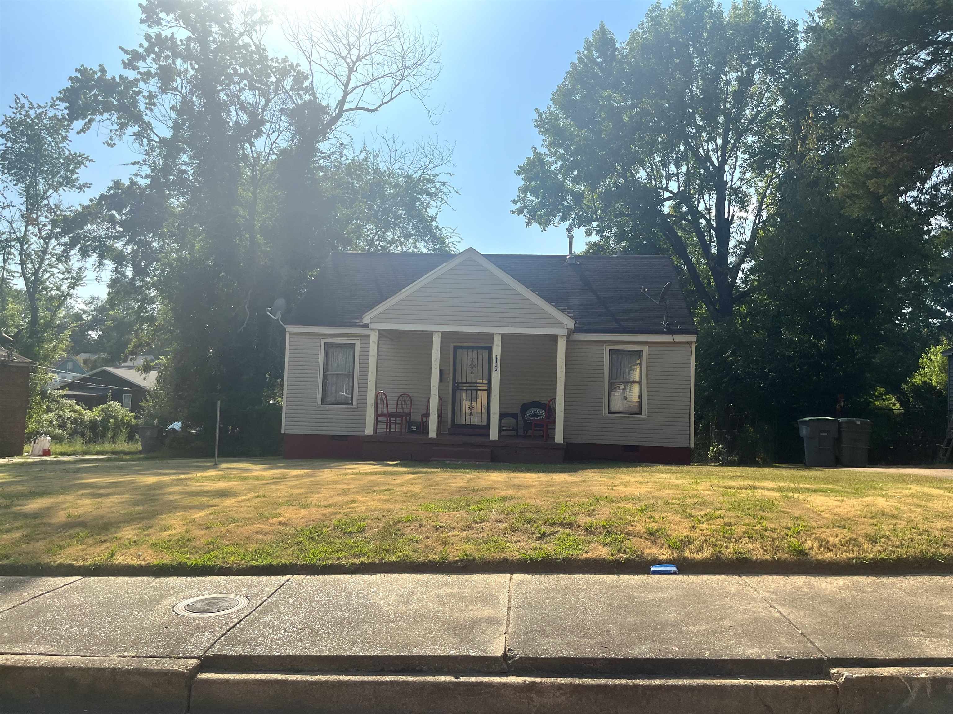1133 Parkland Road Memphis, TN 38111 - Photo 1 of 2 View of front of home with a front yard and covered porch