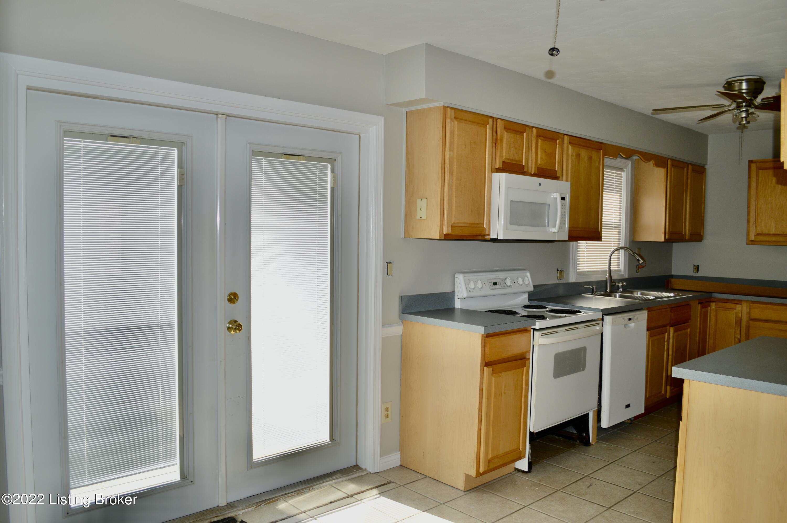 5504 Maryman Road Louisville, KY 40258 - Photo 16 of 26 27106500-EBCA-4F01-BDD2-CFDC68D65D6A_1_2