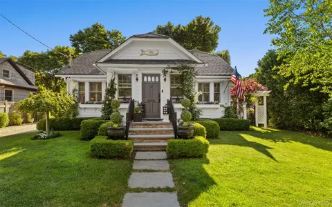 $779,000 | 418 Pine Acres Boulevard, Brightwaters, NY 11718