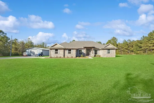 a view of an house with backyard and entertaining space