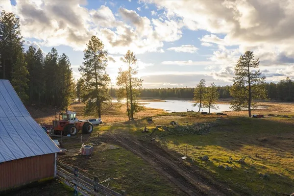 $1,400,000 | 1403 West Jennings Road, Spangle, WA 99031