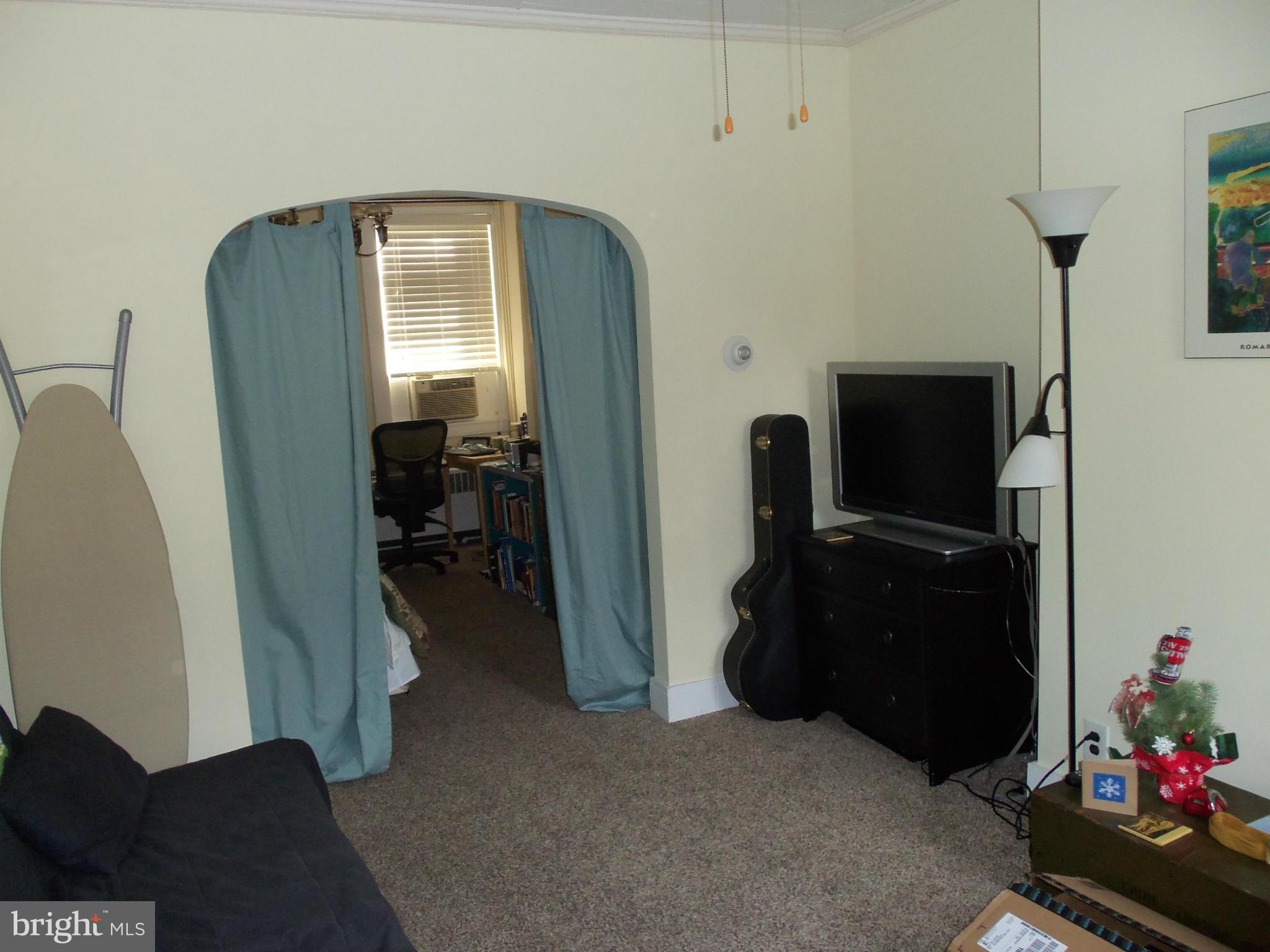 1003 Fawn Street Baltimore, MD 21202 - Photo 2 of 21 Living Room