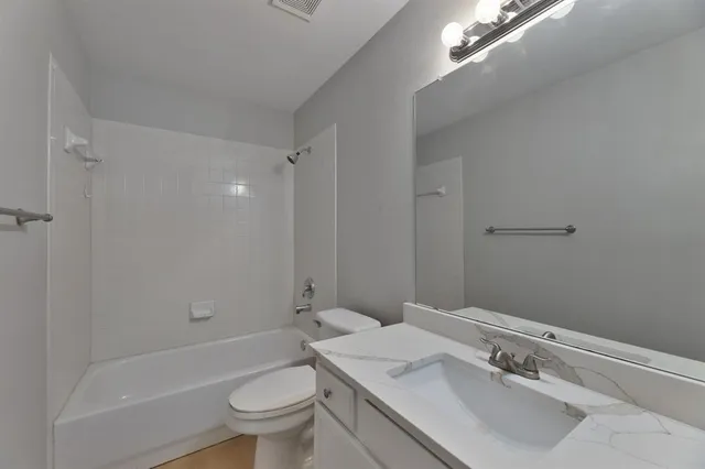 wooden floor in an empty room with a ceiling fan
