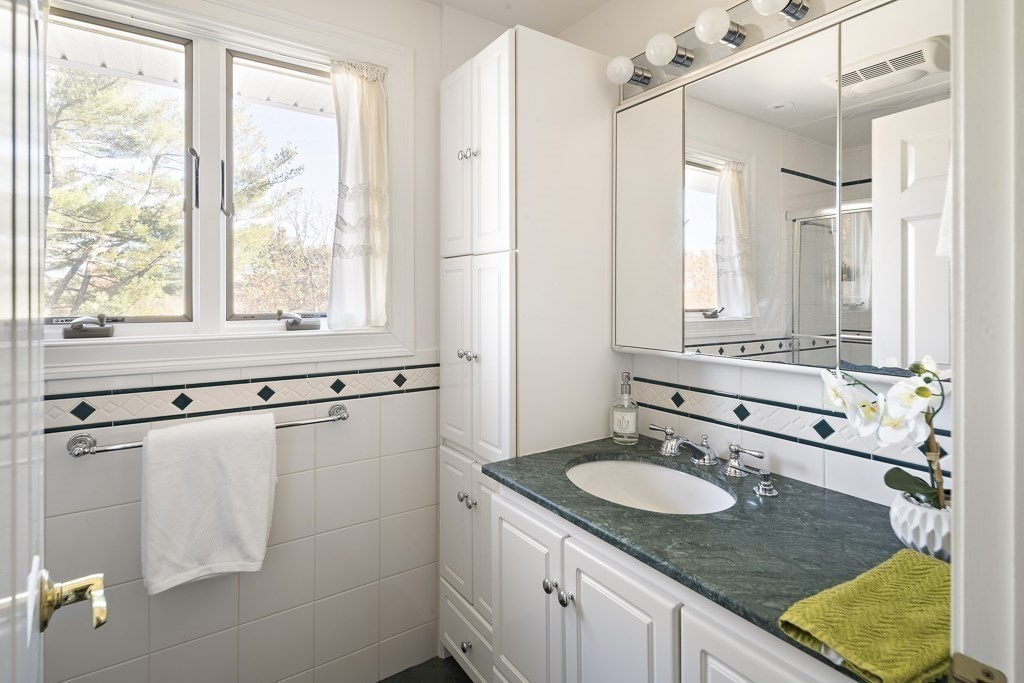 4 Summit Street Woburn, MA 01801 - Photo 16 of 34