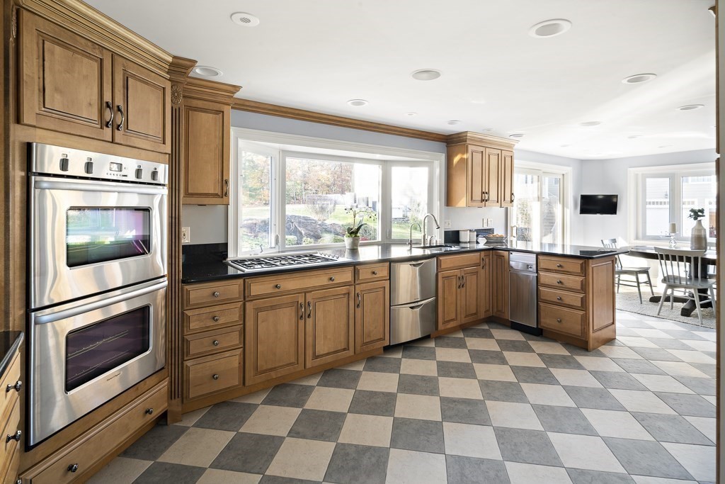 4 Summit Street Woburn, MA 01801 - Photo 8 of 34