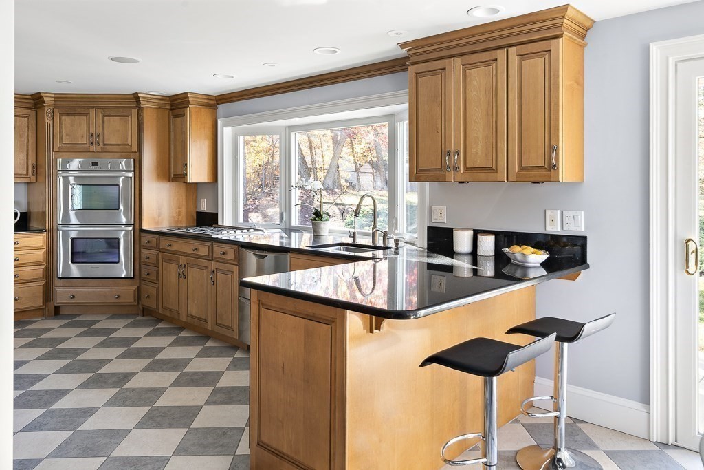 4 Summit Street Woburn, MA 01801 - Photo 9 of 34