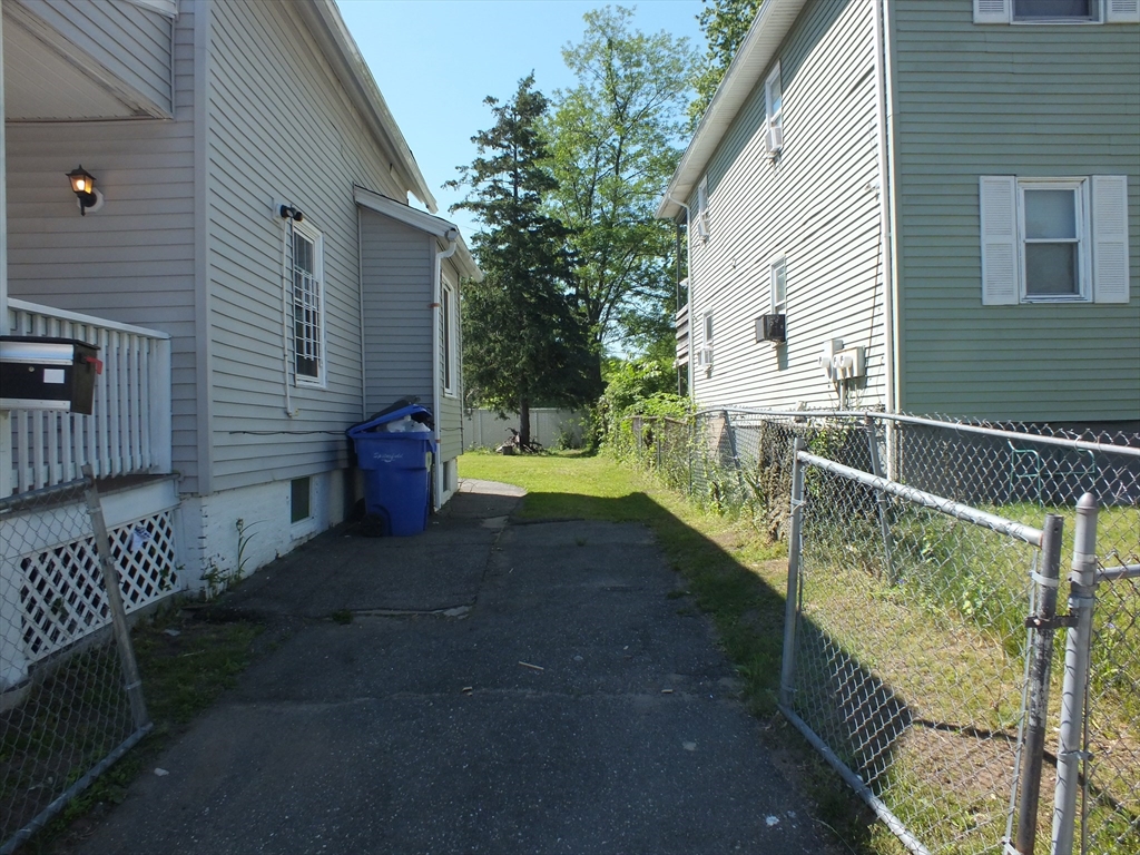 241 Tyler Street Springfield, MA 01109 - Photo 22 of 23