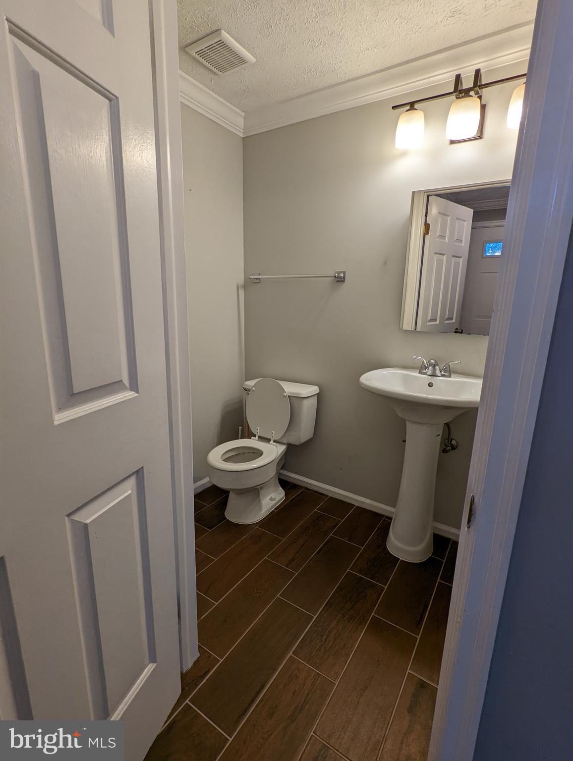 42 Shelldrake Court Damascus, MD 20872 - Photo 13 of 35 main level powder room