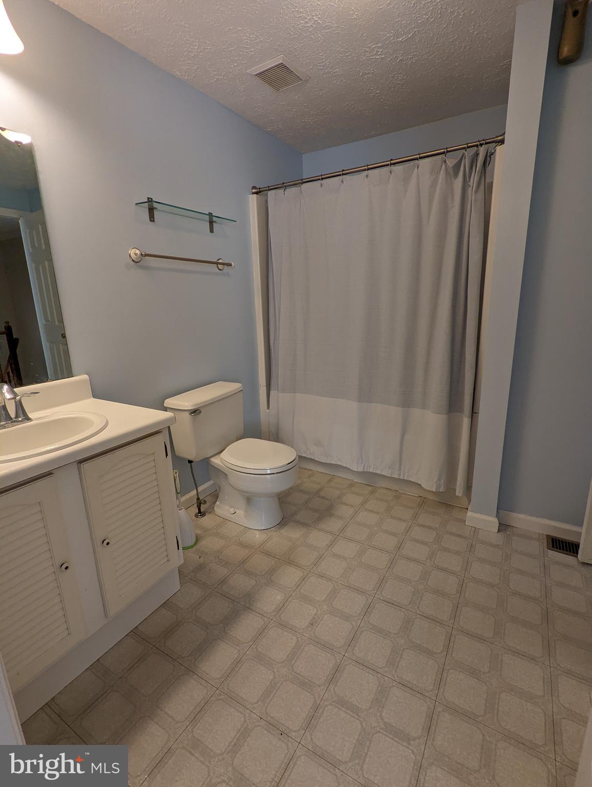 42 Shelldrake Court Damascus, MD 20872 - Photo 18 of 35 Upper level bath