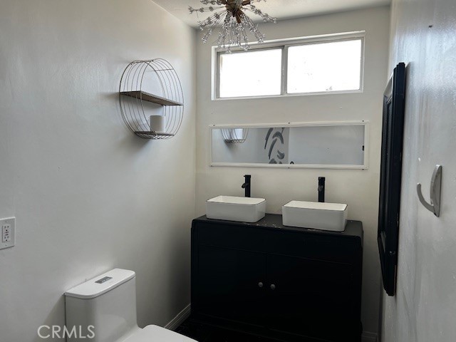 25563 Ranchita Circle Moreno Valley, CA 92551 - Photo 11 of 15 Primary Bathroom