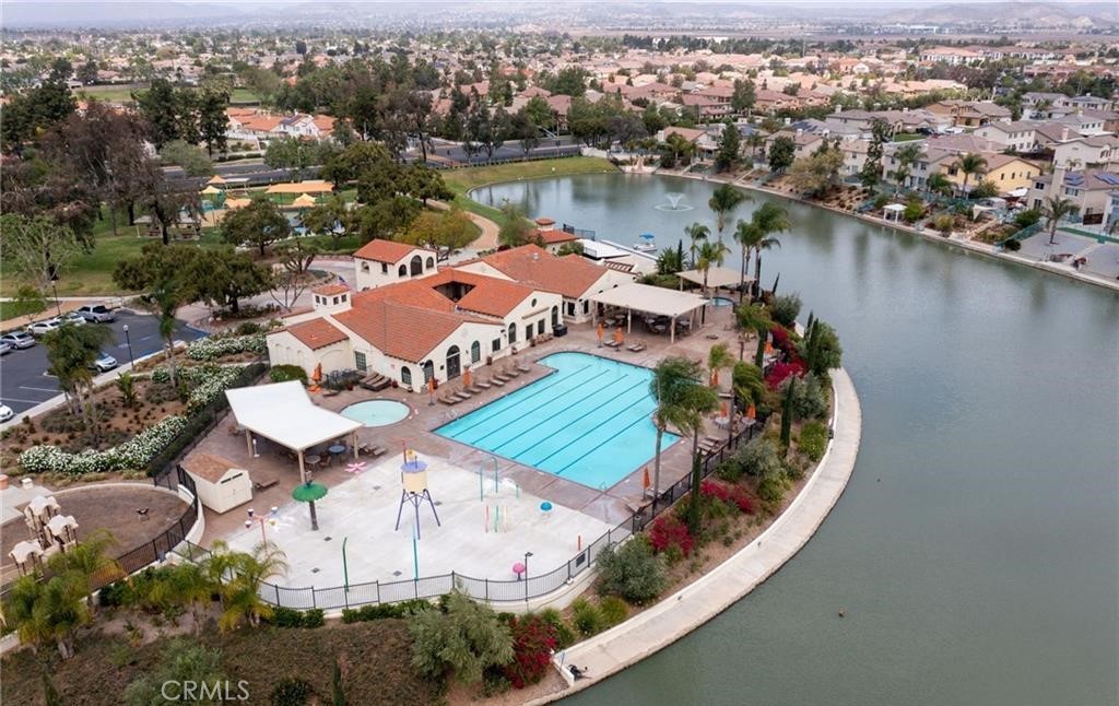 25563 Ranchita Circle Moreno Valley, CA 92551 - Photo 13 of 15 View of Clubhouse and Lake