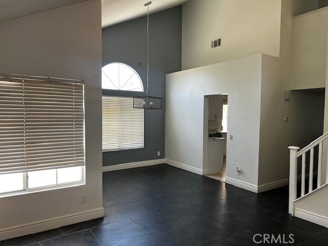 25563 Ranchita Circle Moreno Valley, CA 92551 - Photo 6 of 15 Open Livingroom