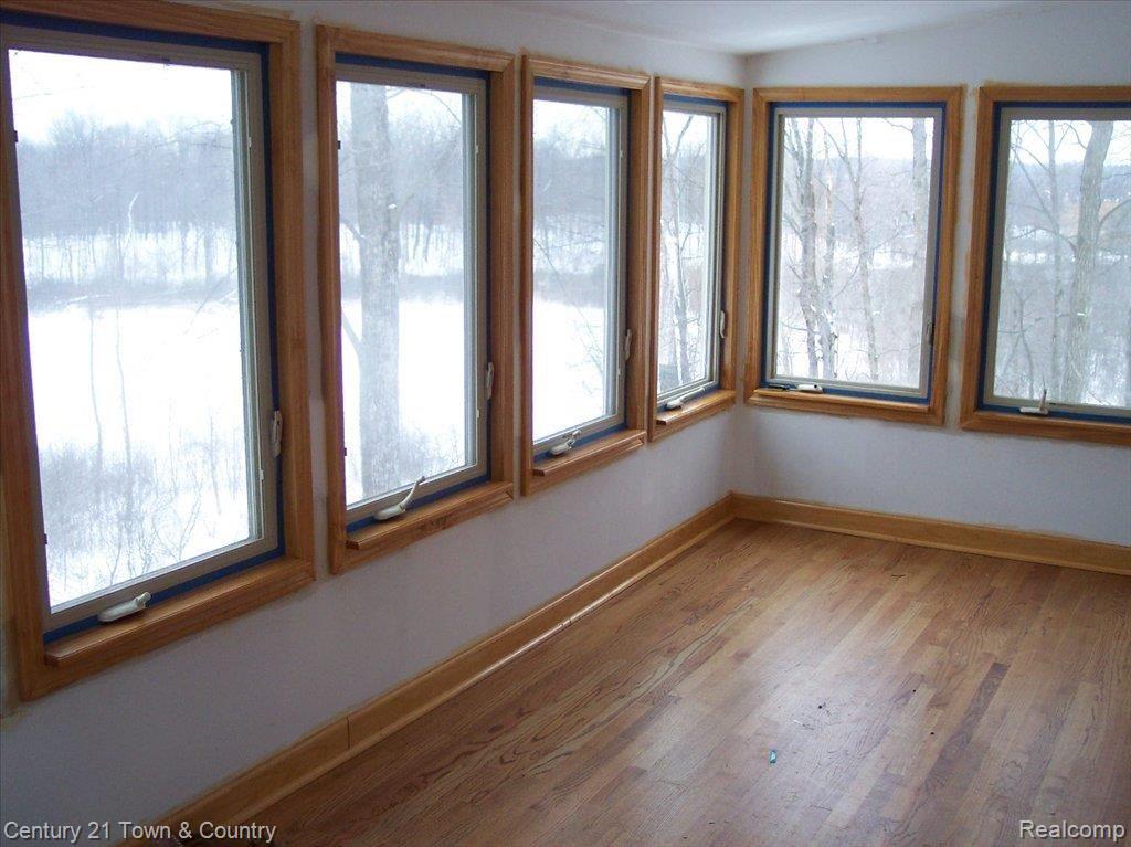1175 Baker Road Fenton, MI 48430 - Photo 8 of 16 Window Surrounded Sunroom Leads