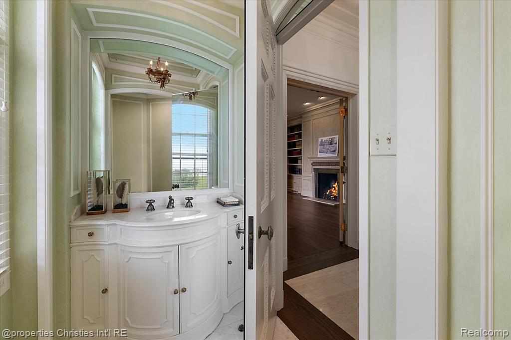237 Lake Shore Road Grosse Pointe Farms, MI 48236 - Photo 19 of 98 Gallery Image 19