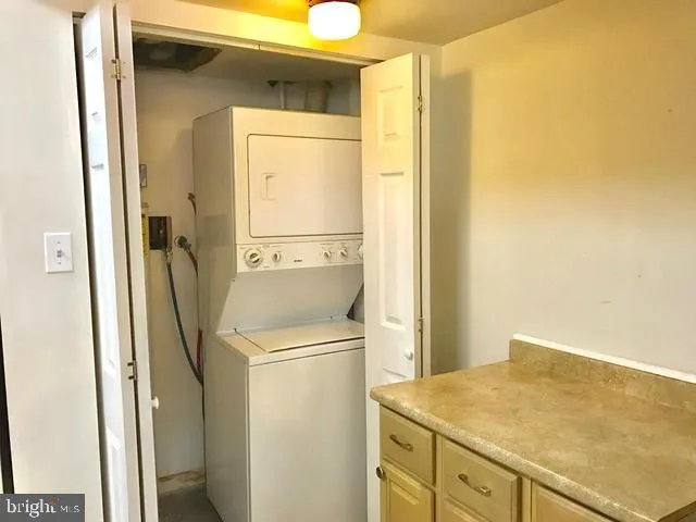 a view of empty room with window