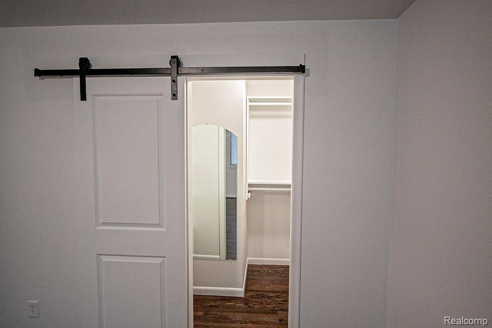 4043 West Maple Road, Unit 102 Bloomfield Hills, MI 48301 - Photo 19 of 22 IMG_6537.jpg