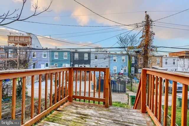 a porch with view of outdoor space